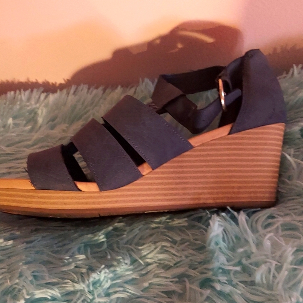 Dr. Scholl's Blue Wedges - Picture 2 of 3